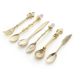 6pcs / Set Vintage Mini Coffee Spoons Suit Royal Style Metal Carved Coffee Fruit Cutler Dessert Flatware Kitchen Tools, Gold, Red Bronze, Antique Bronze（With Red Fork）, Antique Bronze（With Antique Fork）, Silver